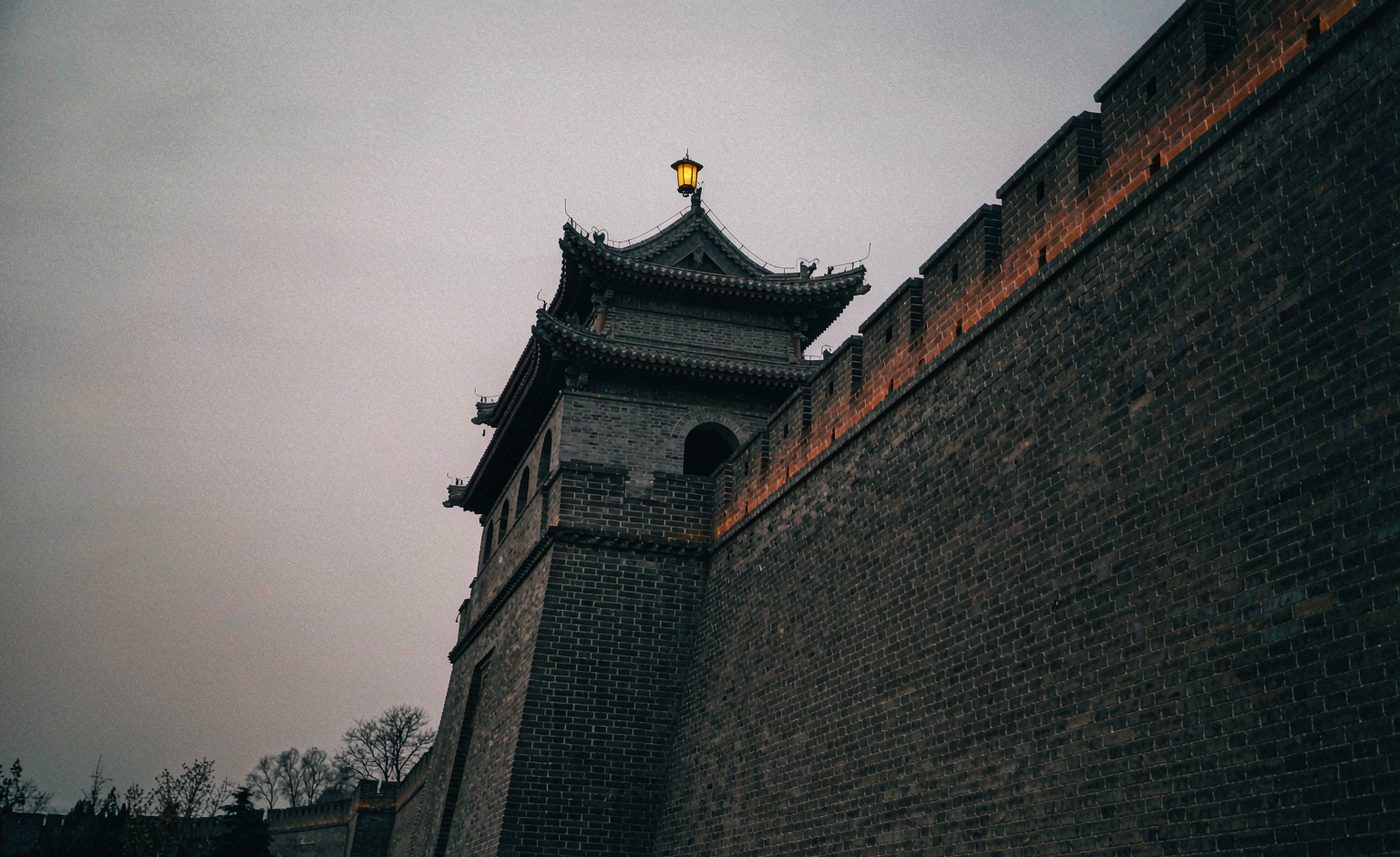 Rempart de Xi’an et sa tour de guet au crépuscule